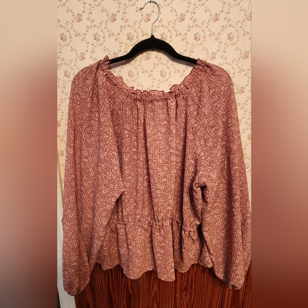 Universal Threads - Picture 3 of 8